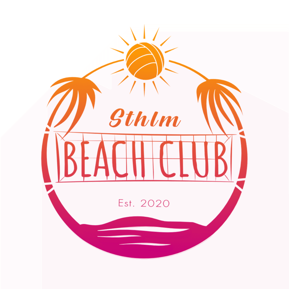 Stockholm Beach Club Logotyp med plamer, sol, volleyboll, nät och sand.